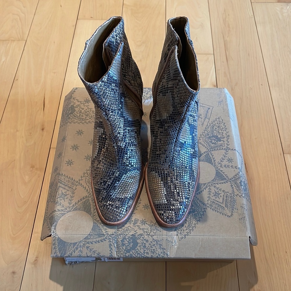 Barclay Ankle Boot, Free People, Snake print, size 39, leather